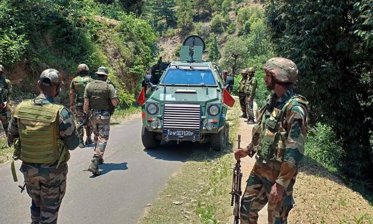 J&K में आतंकियों की घुसपैठ, सुरक्षाबलों ने डाला घेरा