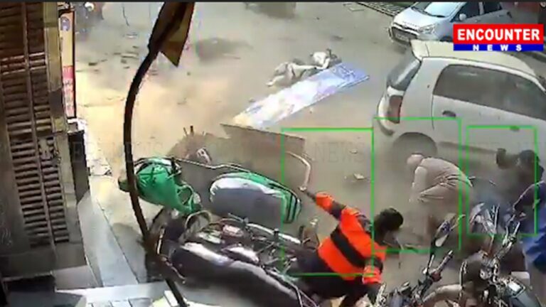 Adarsh ​​Nagar में तेज रफ्तार Car ने सड़क किनारे खड़े लोगों को कुचला, देखें CCTV