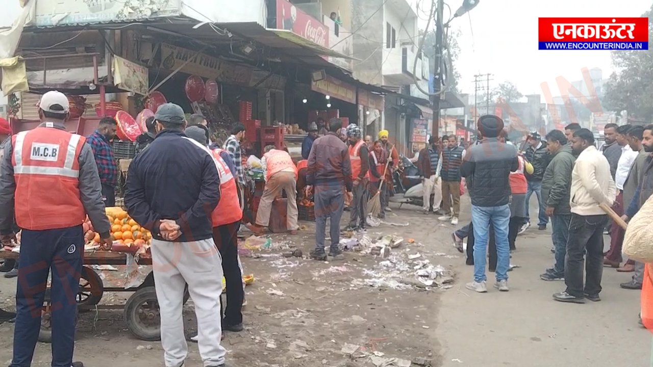 Punjab News: अतिक्रमण के खिलाफ खुद सड़कों पर उतरे निगम आयुक्त, शहर से हटवाया अवैध कब्जा, देखें वीडियो