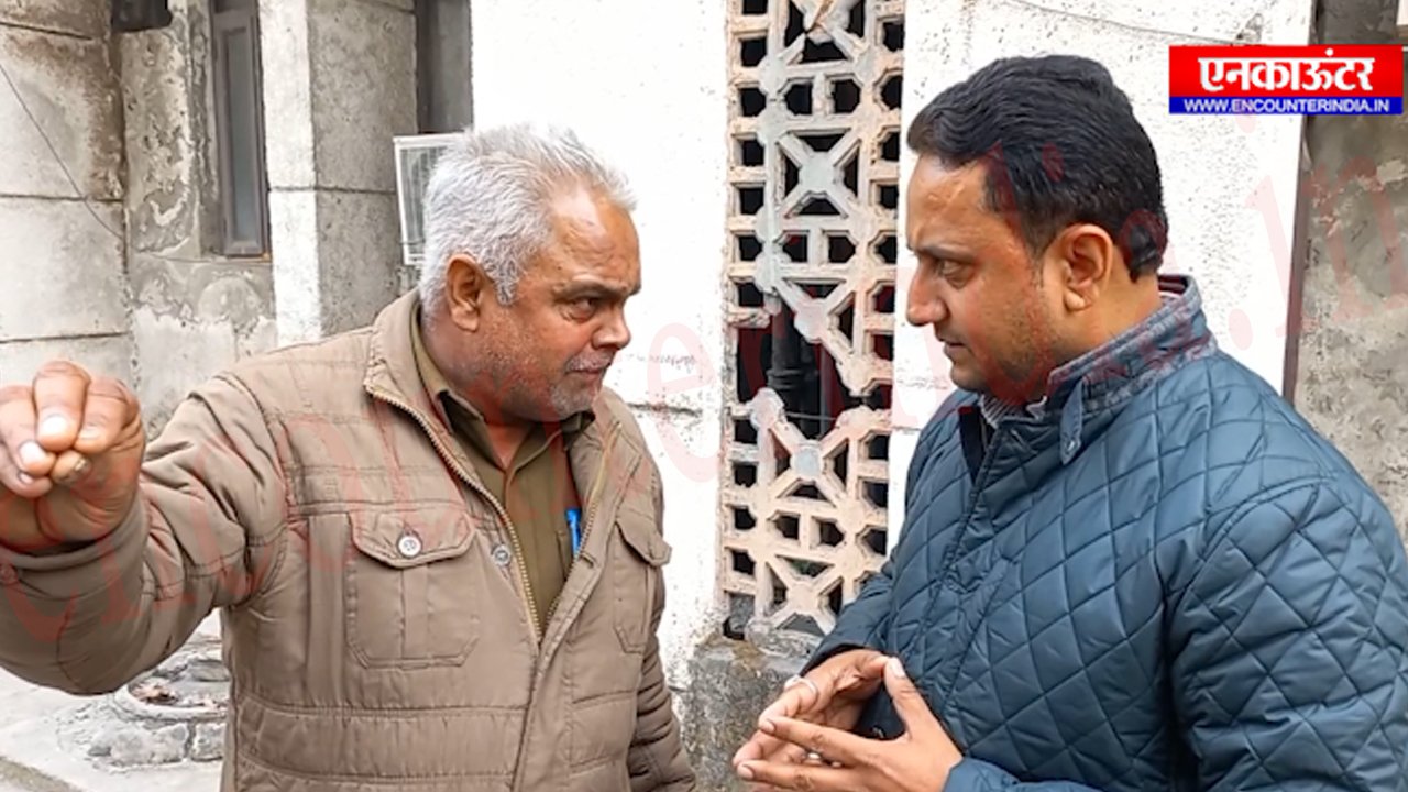 Punjab News: रिटायर्ड अधिकारी की हत्या मामले मेें परिजनों ने पुलिस पर लगाए गंभीर आरोप, देखें वीडियो