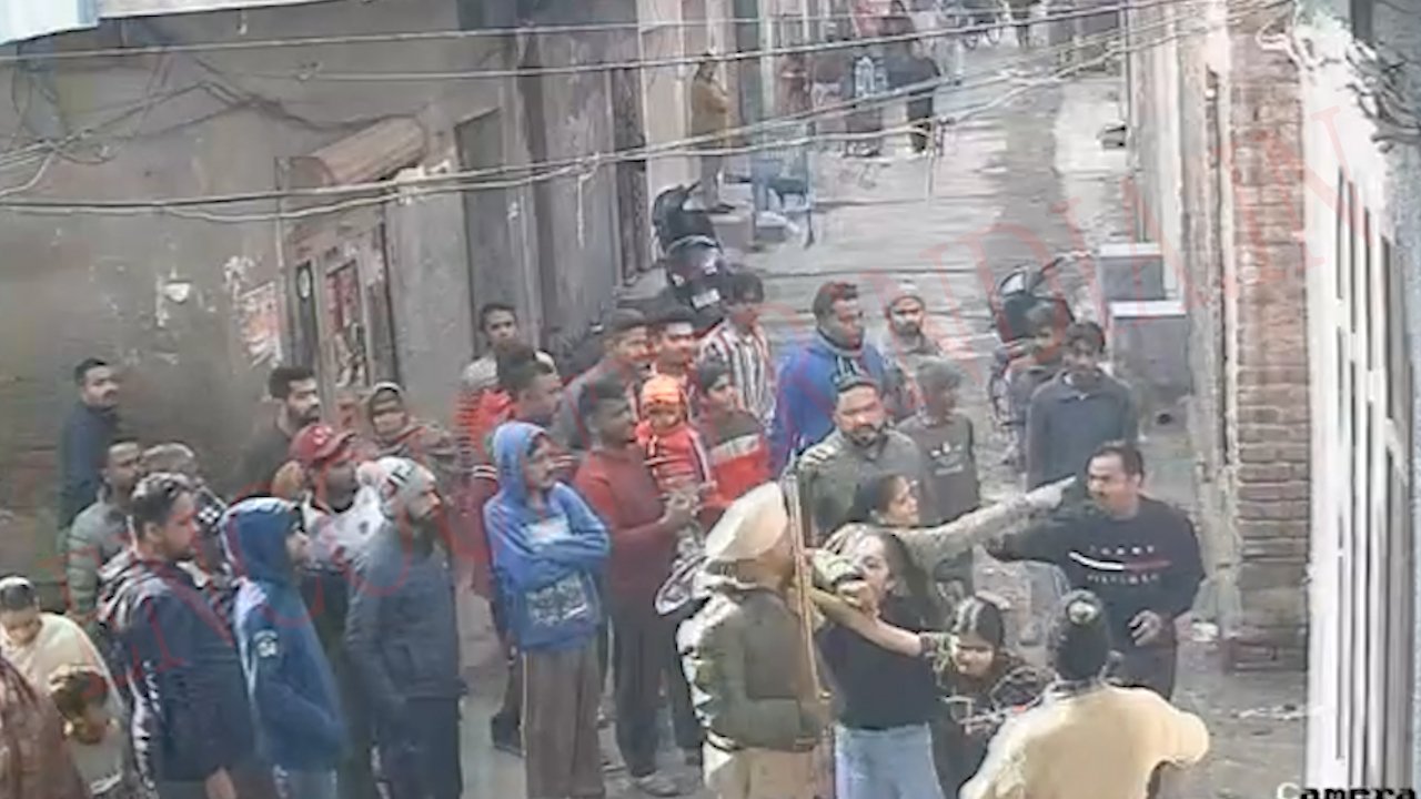 Punjab News: ASI और CRPF के परिवार में हुई झड़प, गरमाया माहौल, देखें वीडियो