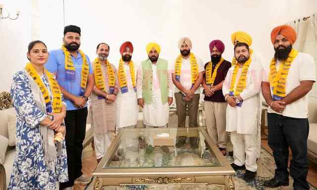 Punjab News: कांग्रेस को झटका, सीनियर नेता आप पार्टी में शामिल