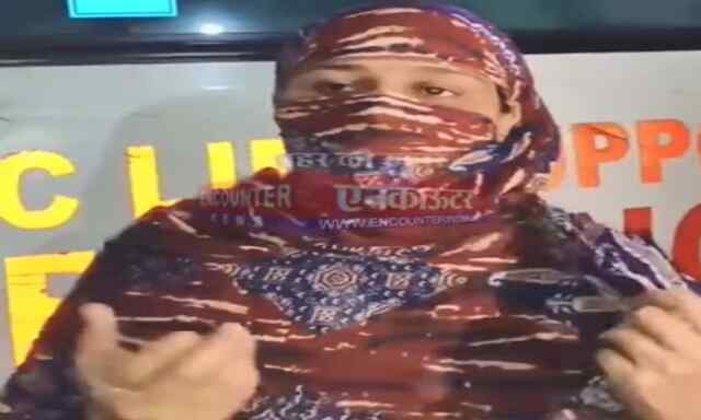 Jalandhar News: युवक पर लगे घर में घुसकर मां-बेटी से मारपीट के आरोप, देखें वीडियो