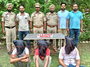 Punjab: Police की वर्दी पहनकर PU का सीनियर असिस्टेंट साथियों सहित लूटपाट मामले में गिरफ्तार
