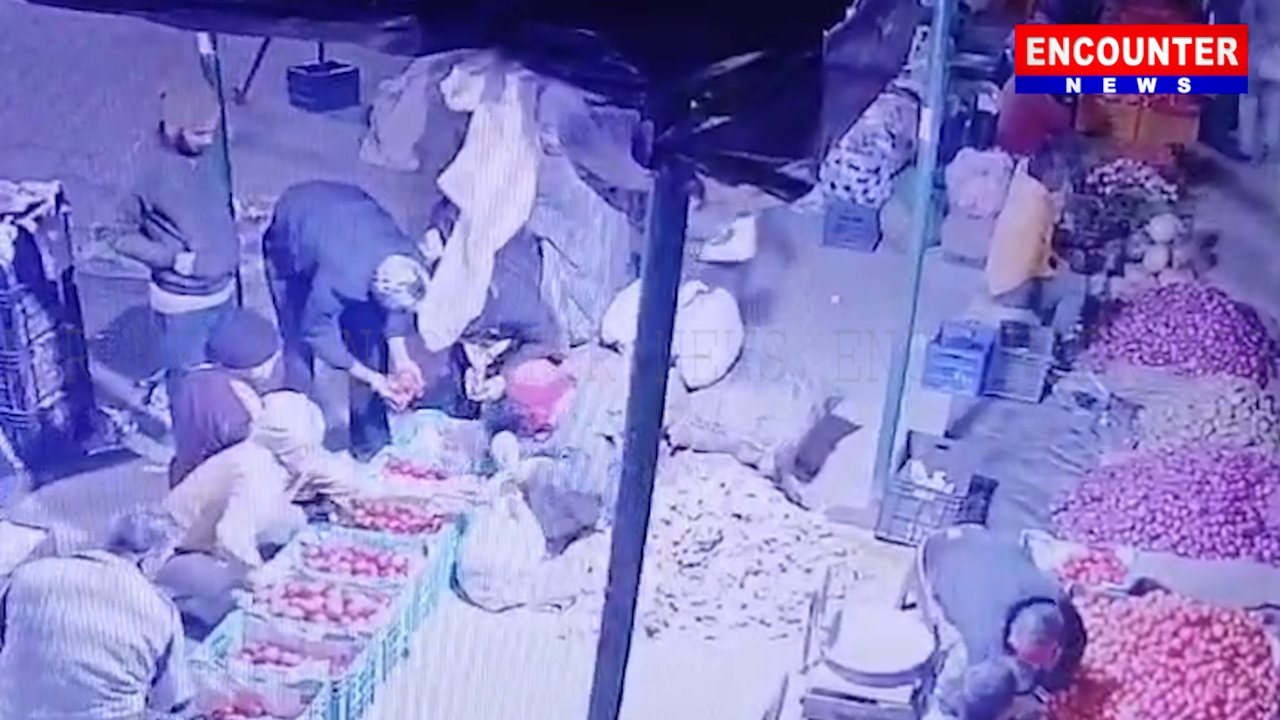 Punjab News : आढ़तियों ने जेबकतरे को रंगे हाथों पकड़ा, देखें वीडियो