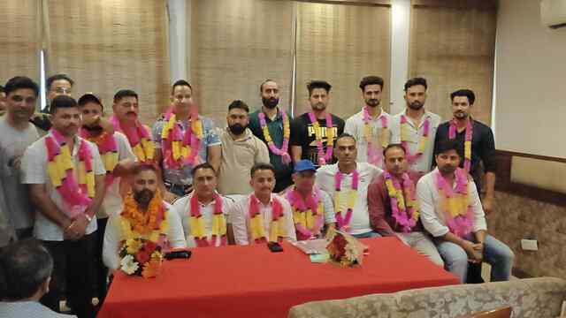 Himachal News: वालीबाल सघ के जिला अध्यक्ष ने कार्यकारिणी का विस्तार किया