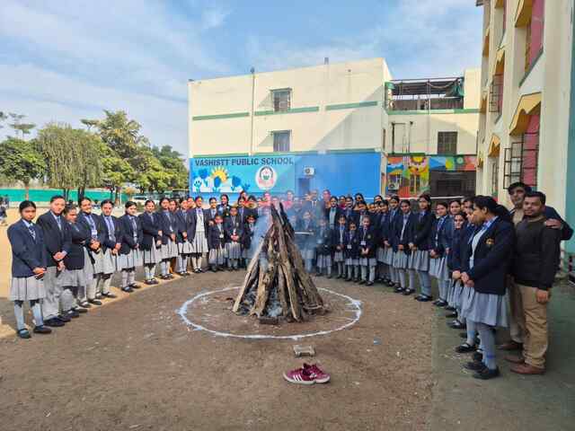 वशिष्ट पब्लिक स्कूल ऊना में लोहड़ी पर्व धूमधाम के  साथ मनाया गया