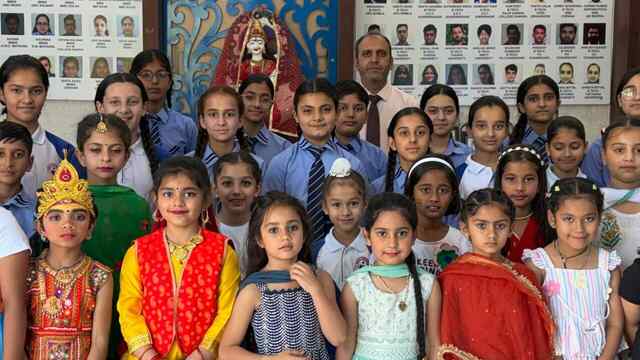 वशिष्ट पब्लिक स्कूल ऊना में ‘एकल नृत्य प्रतियोगिता’ और ‘बेस्ट आउट ऑफ़ वेस्ट गतिविधि’ का आयोजन