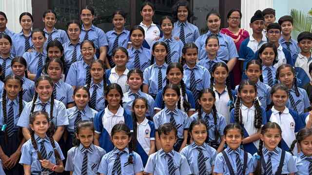 वशिष्ट पब्लिक स्कूल में विभिन्न रोचक प्रतियोगिताओं का आयोजन