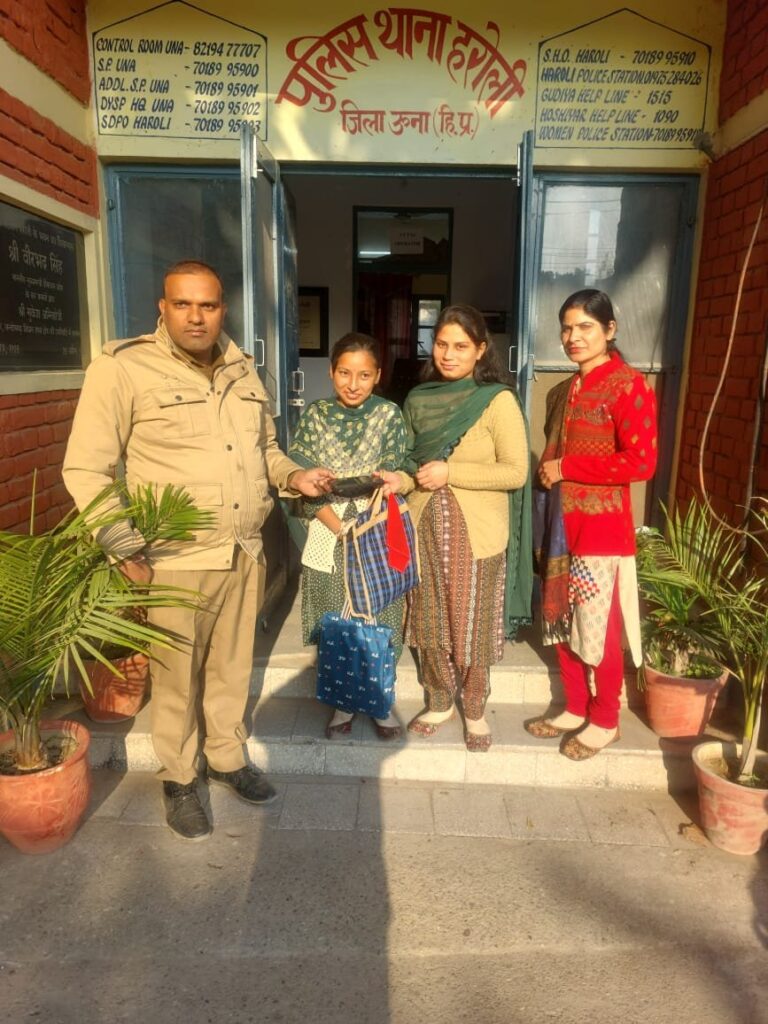हरोली पुलिस ने गुम हुए 2 मोबाइल फोन किए बरामद