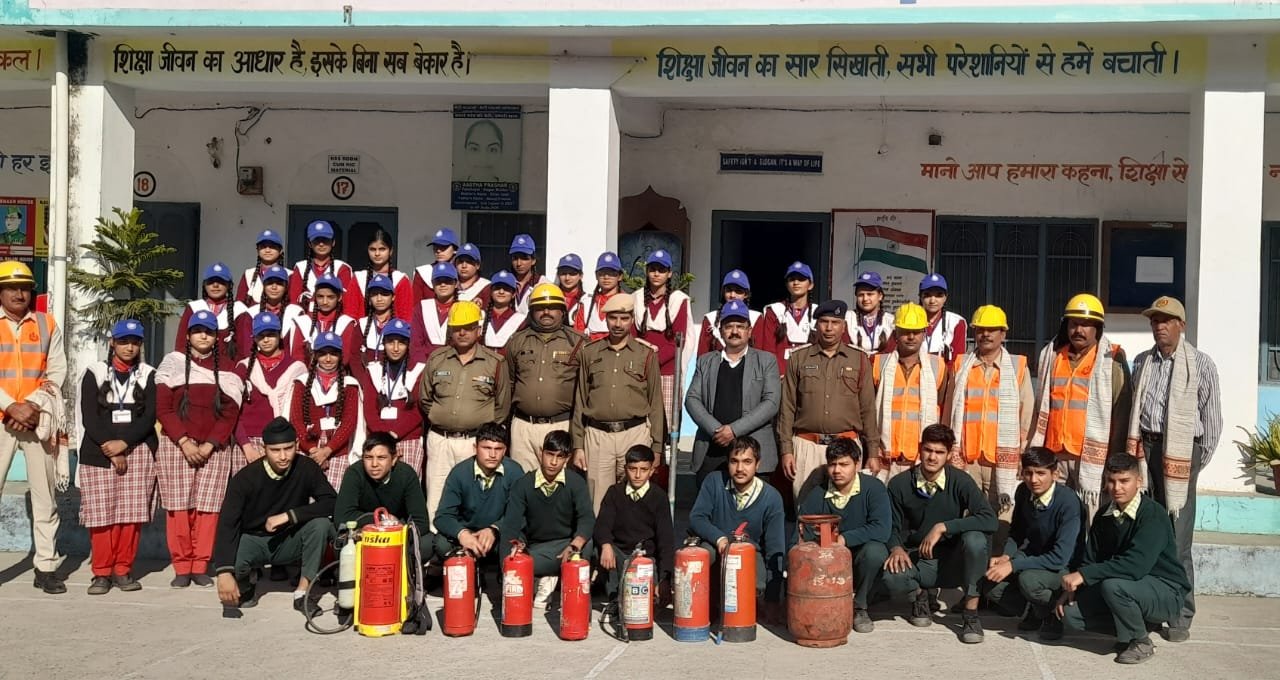 रायपुर स्कूल के छात्रों ने सीखे आत्म रक्षा के गुर, अग्निशमन केंद्र बंगाणा ने बताया महत्व