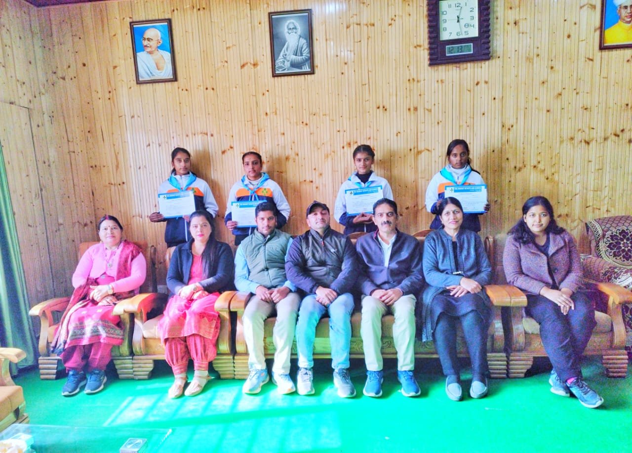 रेंजर छात्राओं का आत्मरक्षा शिविर में भाग लेने पर महाविद्यालय प्रशासन ने किया जोरदार स्वागत