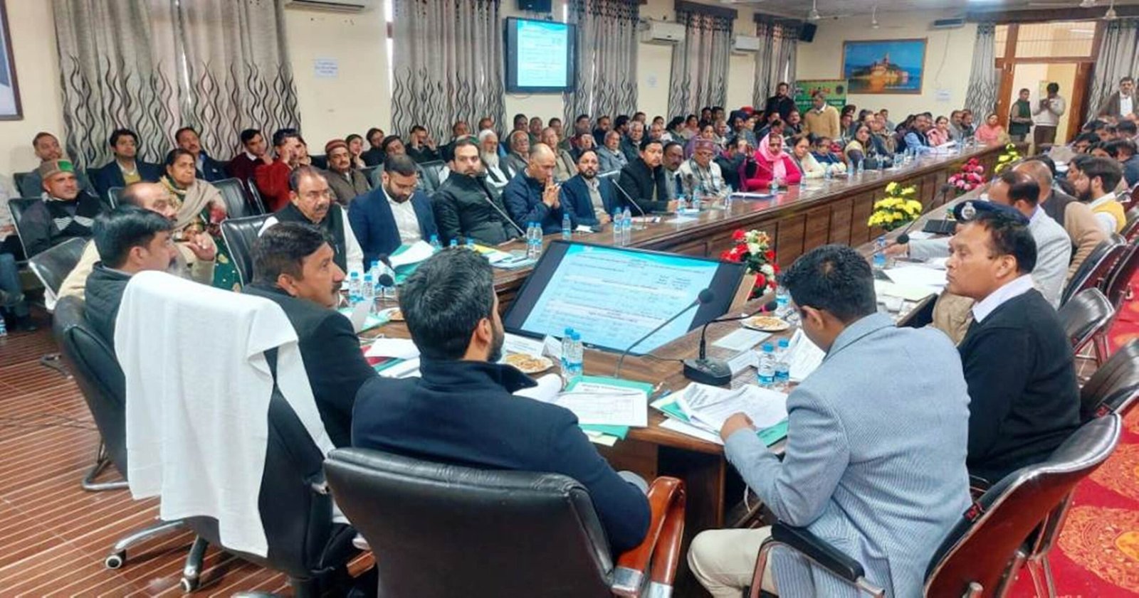 ऊना जिले में नियोजित विकास के लिए प्रभावी कार्ययोजना बनाकर काम करें अधिकारी – उपमुख्यमंत्री