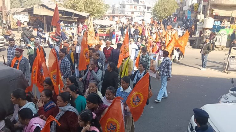 बांग्लादेश में हिंदू उत्पीड़न व नरसंहार के विरोध में सामाजिक, धार्मिक संगठनों ने किया प्रदर्शन