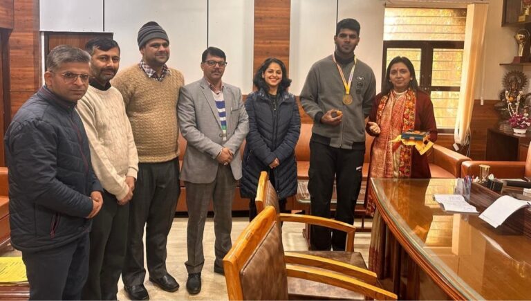 आयुष सैनी ने पायथियन मैराथन में गोल्ड मेडल जीतकर महाविद्यालय ऊना का नाम रौशन किया