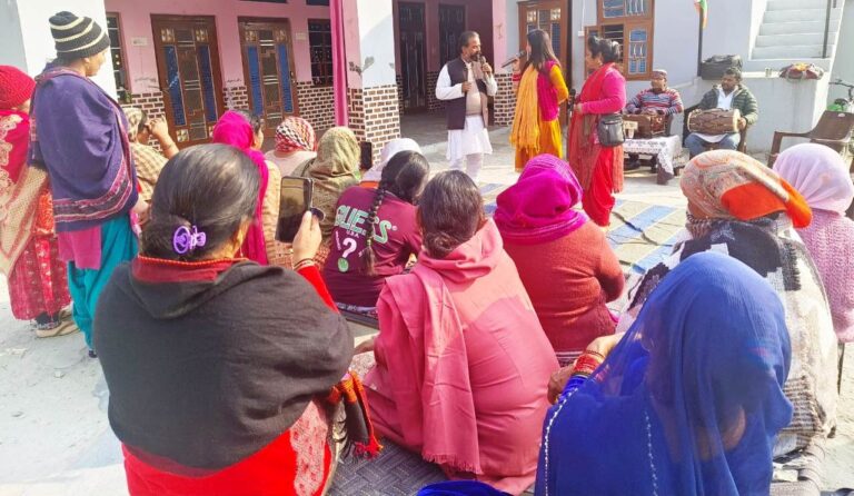 गीत-संगीत के माध्यम से दी लोगों को सरकारी योजनाओं की जानकारी