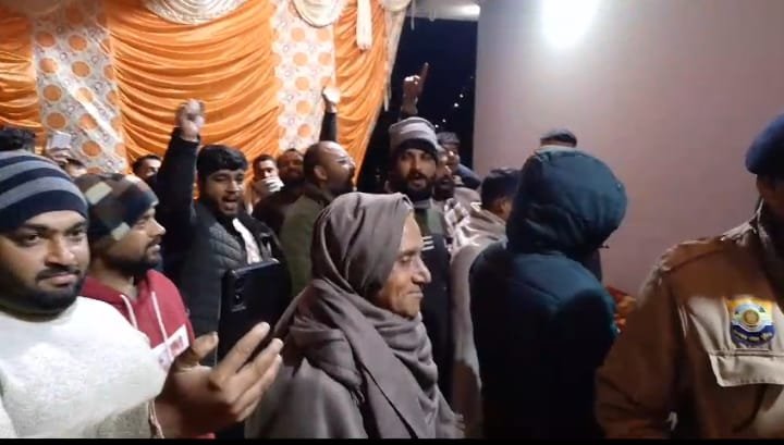 लोअर वढेडा में धर्म परिवर्तन प्रचार को लेकर दो पक्षों में वाद-विवाद, क्रास पर्चा दर्ज 