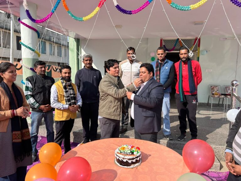 कंजक पूजन व केक काटकर मनाया प्रदूषण नियंत्रण बोर्ड का 50वां स्थापना दिवस