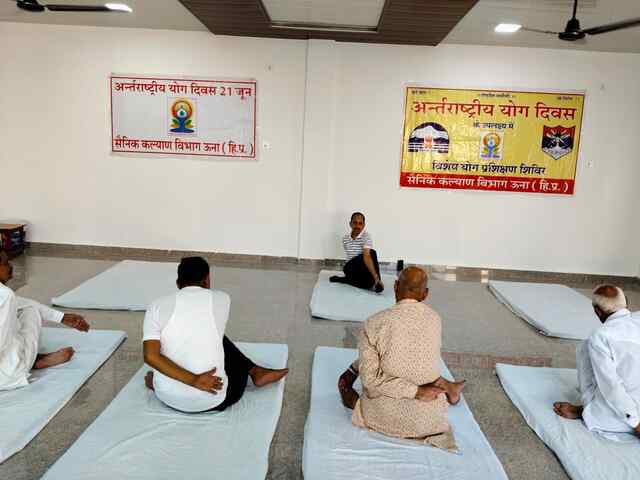 अंतरराष्ट्रीय योग दिवस पर जिला सैनिक कल्याण कार्यालय ऊना में विशेष योग सत्र आयोजित