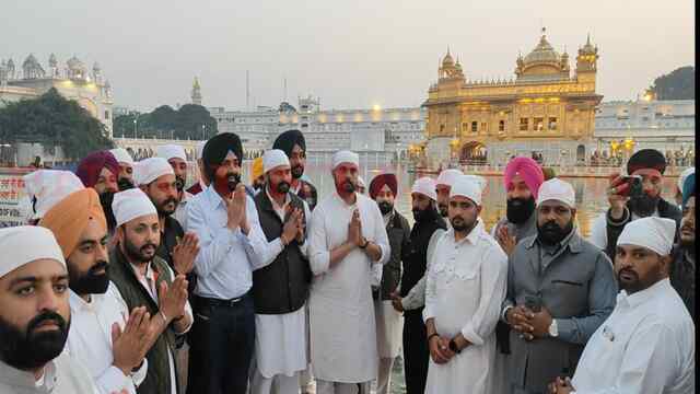 Punjab News: AAP यूथ विंग के प्रेसिडेंट ने दरबार साहिब में टेका माथा, ‘शुक्राना यात्रा’ की हुई शुरूआत, देखें वीडियो