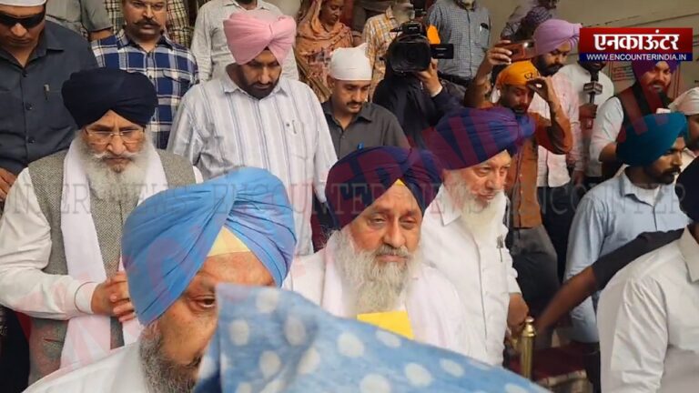 Punjab News : श्री अकाल तख्त साहिब पहुंचे सुखबीर बादल, दिया मांग पत्र, देखें वीडियो