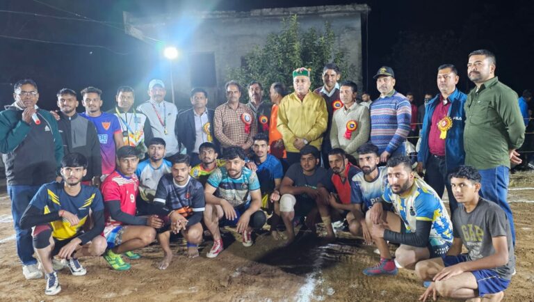 कसौली के कोटबेजा कबड्डी टुर्नामेंट में डा.रणेश राणा ने बढ़ाया खिलाडियों का हौसला