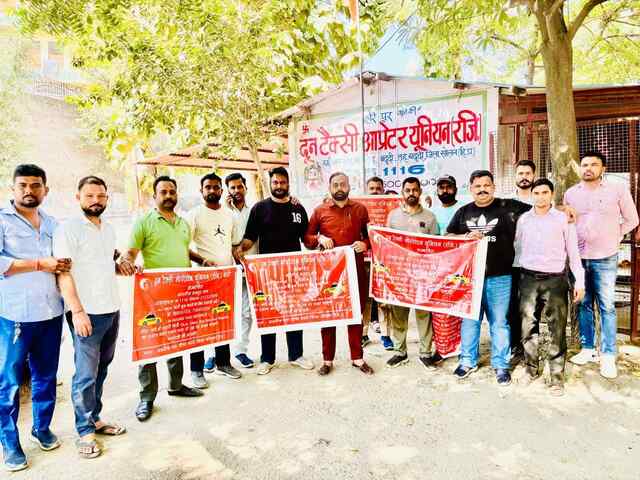 बाहरी राज्यों की निजी गाडियों के पिक ड्राप पर खोला मोर्चा
