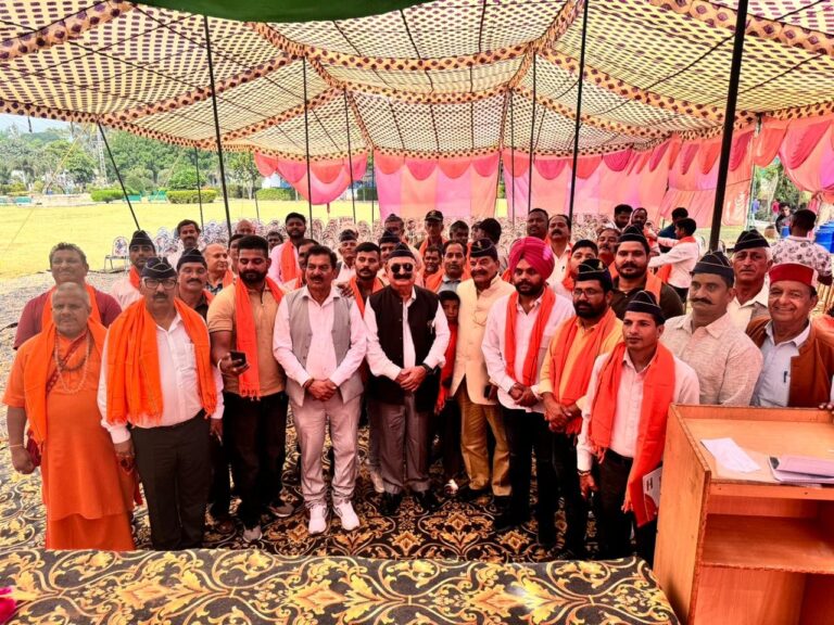 युवा इकाई के प्रदेश अध्यक्ष योगेश शर्मा द्वारा  देश भक्ति कार्यक्रम आयोजित