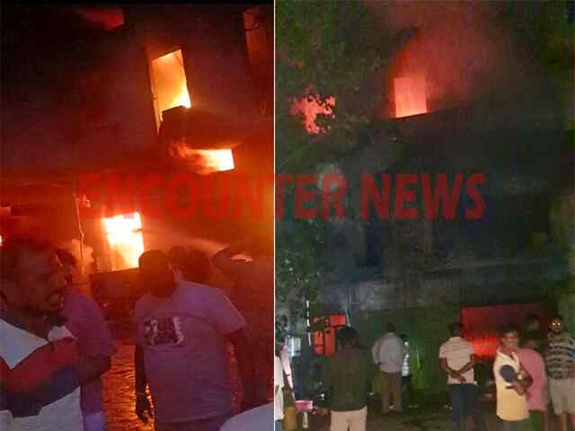 Punjab News: 3 मंजिला कपड़ा फैक्ट्री में लगी भीषण आग, मचा हड़कंप