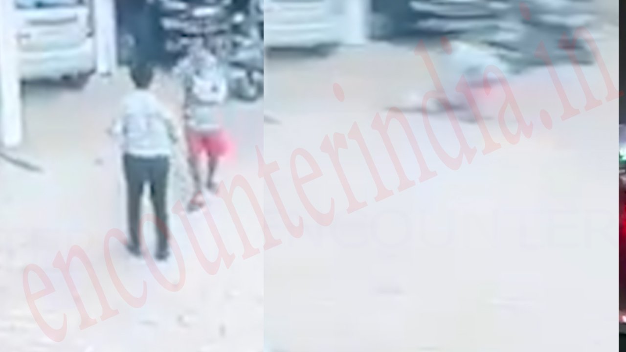 बिल्डिंग की तीसरी मंजिल से गिरा 2 वर्षीय बच्चा, देखें CCTV