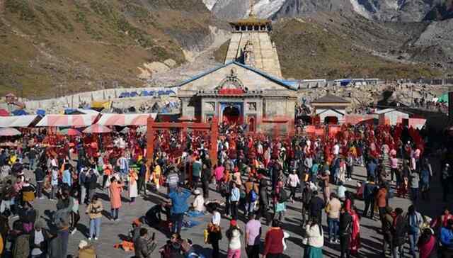मंदिर में फोन ले जाने पर लगा प्रतिबंध, फोटो-रील बनाने पर होगी कड़ी कार्रवाई