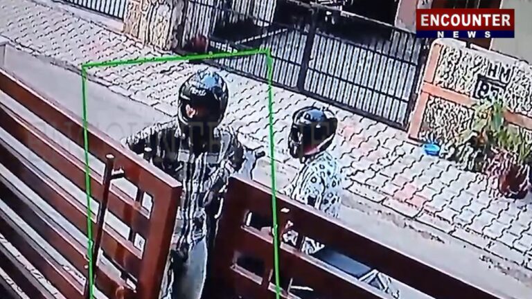 Punjab News: दिनदहाड़े चोरी, Helmet पहने युवक घर का गेट खोलकर Inverter Battery लेकर हुए फरार, देखें CCTV