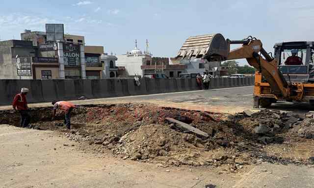Jalandhar-Amritsar GT Road पर बना Flyover धंसा, आवाजाही प्रभावित
