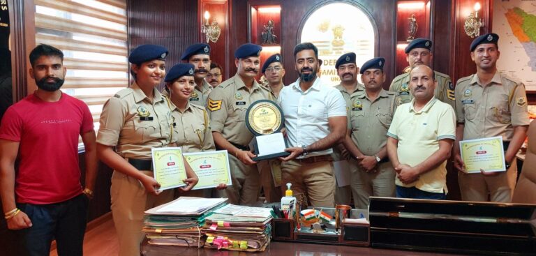 स्वीप के तहत उत्कृष्ट कार्य के लिए एकलव्य कला मंच सम्मानित