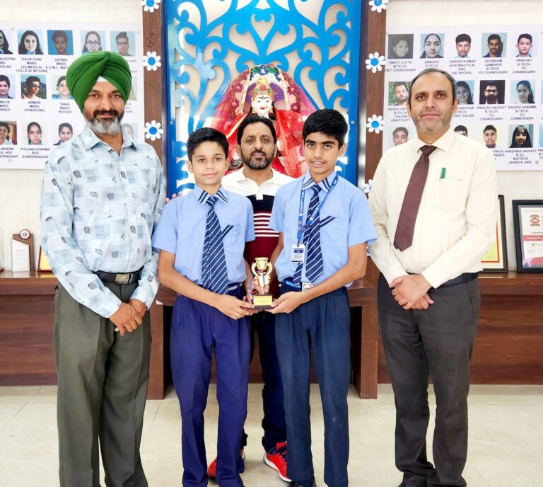 राज्य स्तरीय अंडर-14 बैडमिंटन प्रतियोगिता में वशिष्ट पब्लिक स्कूल ने सिल्वर मेडल जीता