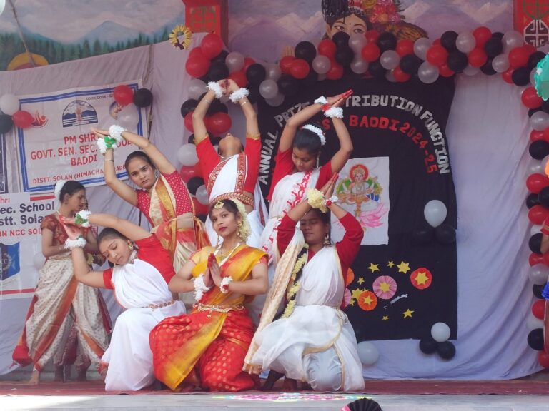 बद्दी स्कूल में धूमधाम से मनाया वार्षिक पारितोषिक वितरण समारोह