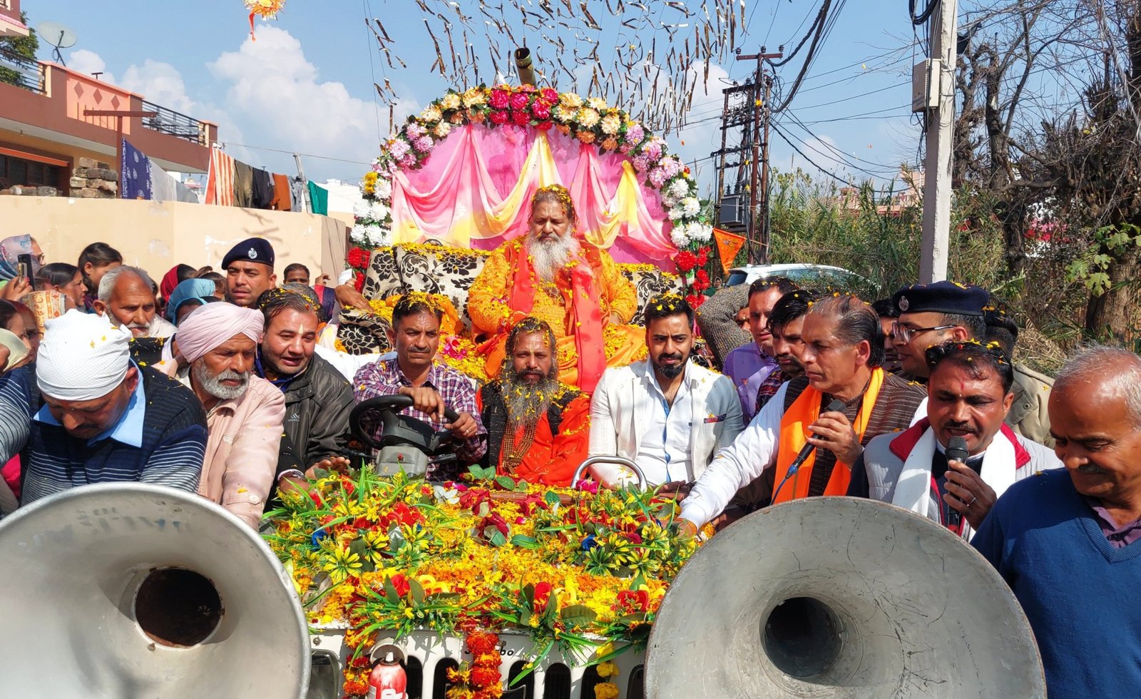 ऊना में उमड़ा श्रद्धा का सैलाब,राष्ट्रीय संत बाबा बाल जी महाराज के नेतृत्व में निकली विशाल शोभायात्रा