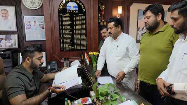 नीट पेपर लीक एवं शिक्षा व्यवस्था में व्याप्त अनियमितताओं को लेकर राष्ट्रपति के नाम सौंपा ज्ञापन