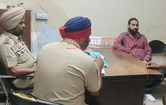 Jalandhar: प्रोग्राम से लौट रही Sufi Singer Noora Sister की गाड़ी पर हुआ हमला, एक राउंडअप, देखें Video