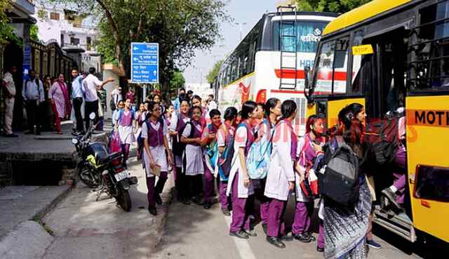 50 स्कूलों को बम से उड़ाने की मिली धमकी, मचा हड़कंप