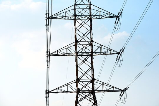 बच्ची पर गिरी हाईटेंशन तार, बचाने गई मां की भी मौत