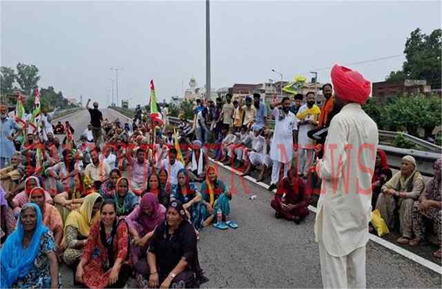 Jalandhar: किसानों ने प्रशासन के खिलाफ खोला मोर्चा, किया National Highway जाम