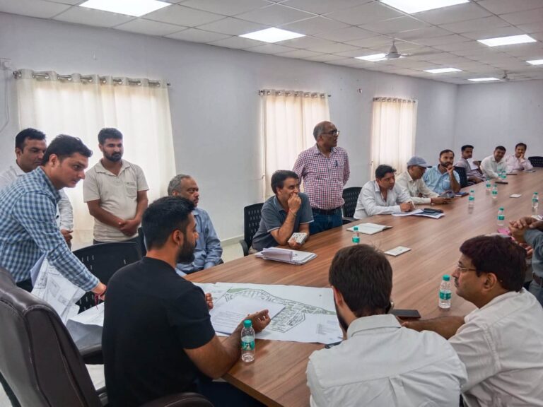 उपायुक्त ने निर्माणाधीन पीजीआई सैटेलाइट सेंटर का किया निरीक्षण