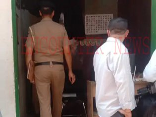 Sheetla Mata मंदिर के पास से स्टूडियो की दुकान से दवा की पेटियां बरामद
