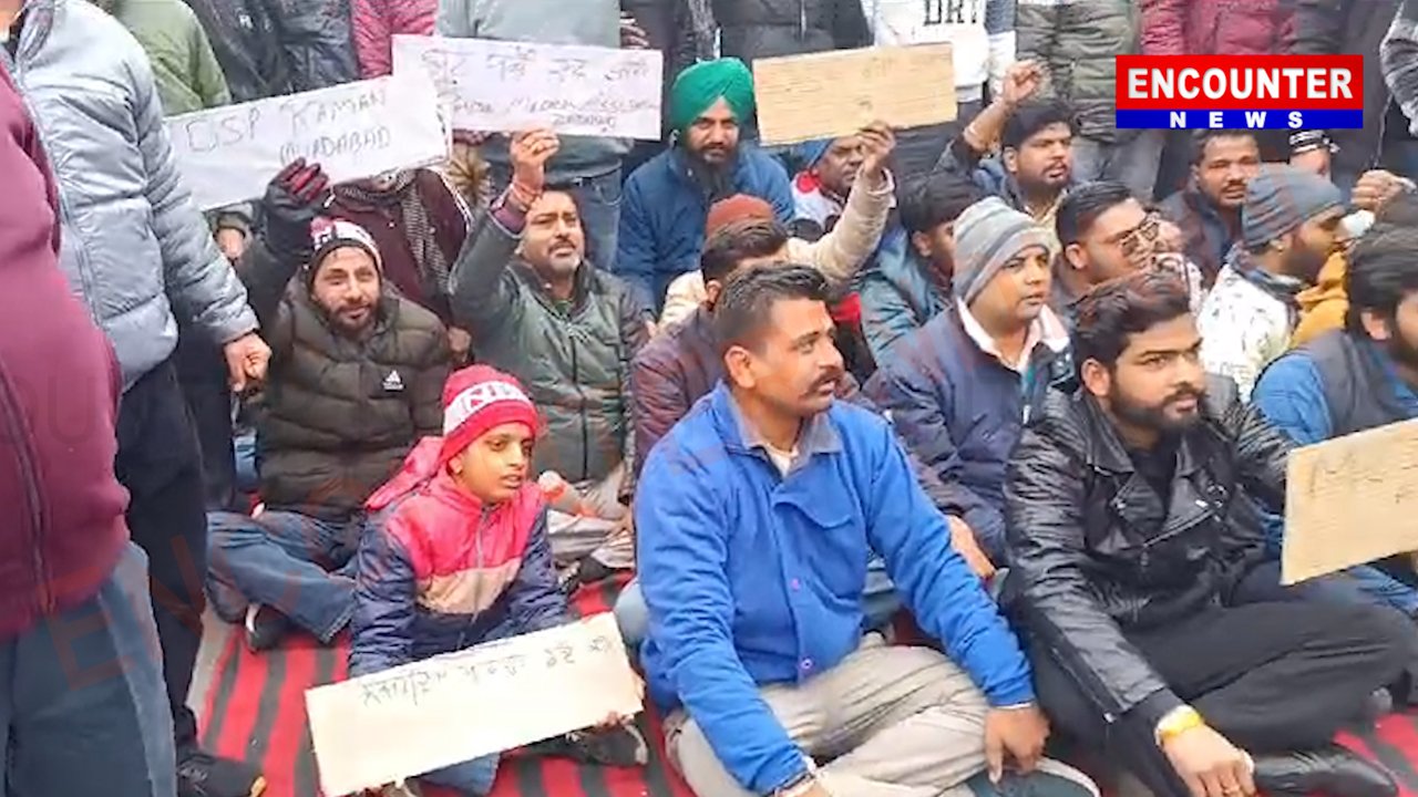 Punjab News: मेडिकल शॉप और सेल्स कर्मियों ने पुलिस के खिलाफ खोला मोर्चा, लगाया धरना, देखें वीडियो