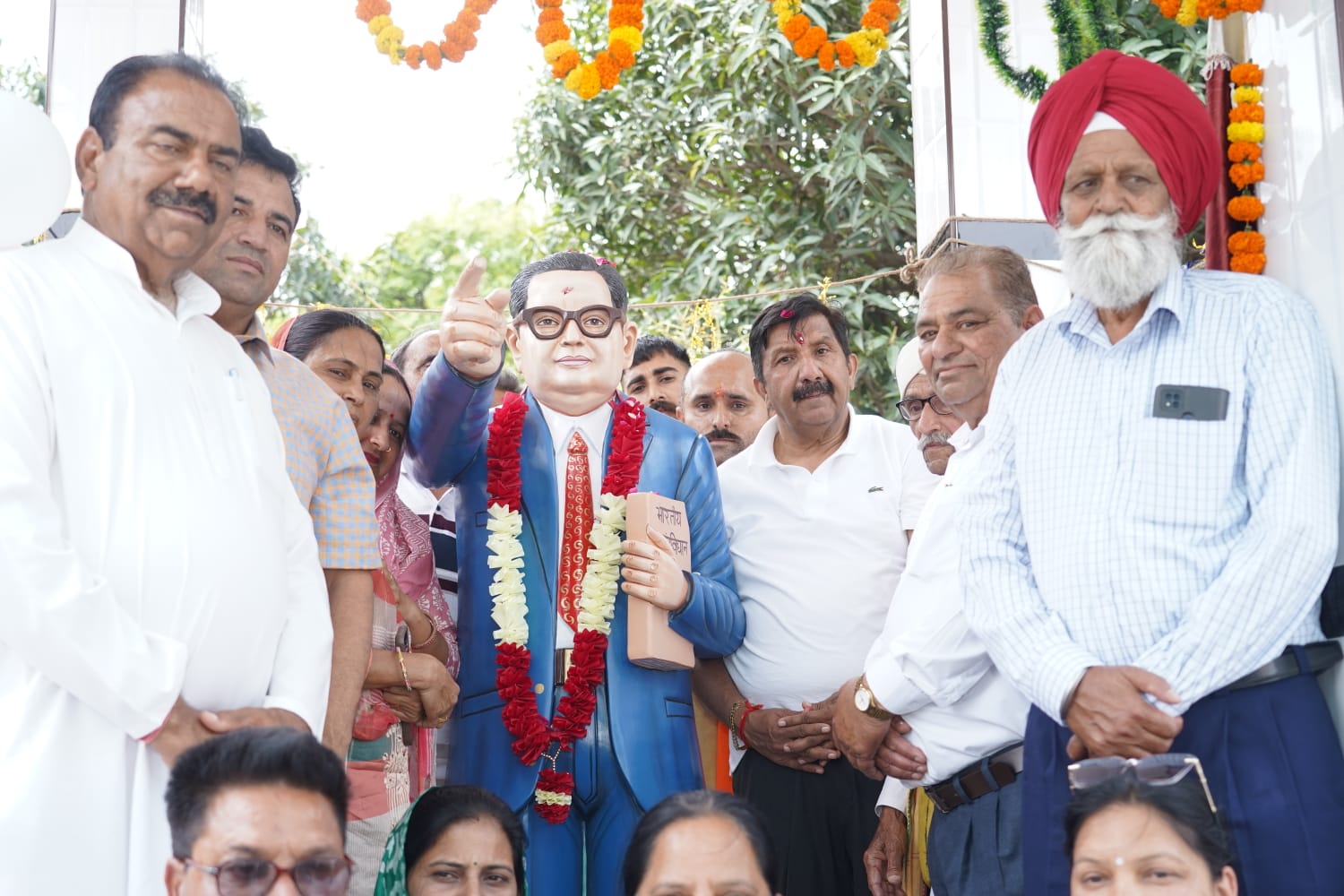 उपमुख्यमंत्री मुकेश अग्निहोत्री ने ललड़ी में किया डॉ. भीमराव अंबेडकर जी की प्रतिमा का अनावरण