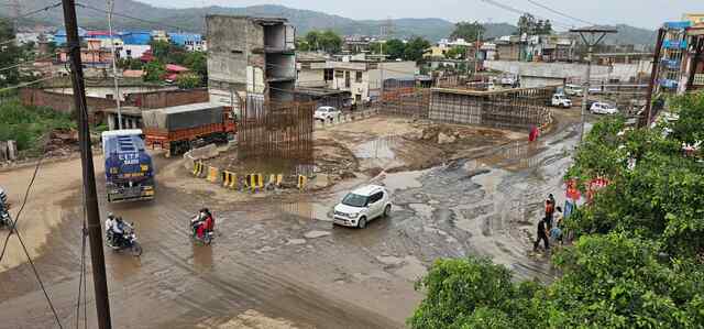 किसीजड से बुरी तरह साणे है बद्दी के प्रवेश द्वार