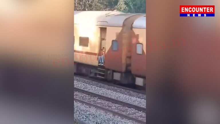 व्यक्ति के ऊपर से गुजर गई ट्रेन, देखें हैरान करने वाला वायरल Video