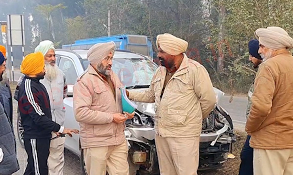 Jalandhar News: हाईवे पर 3 वाहन आपस में भिड़े, लगा जाम, देखें वीडियो