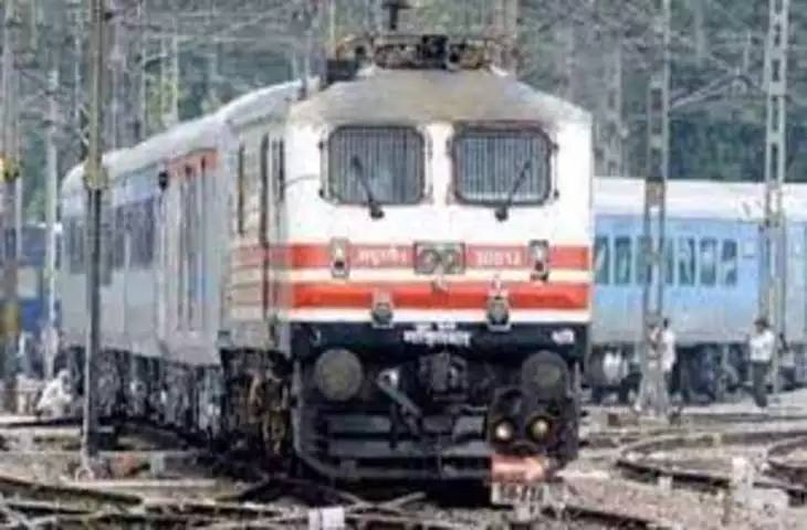 रेलवे ने कबाड़ बेचकर कमाए 452 करोड़, जाने मामला